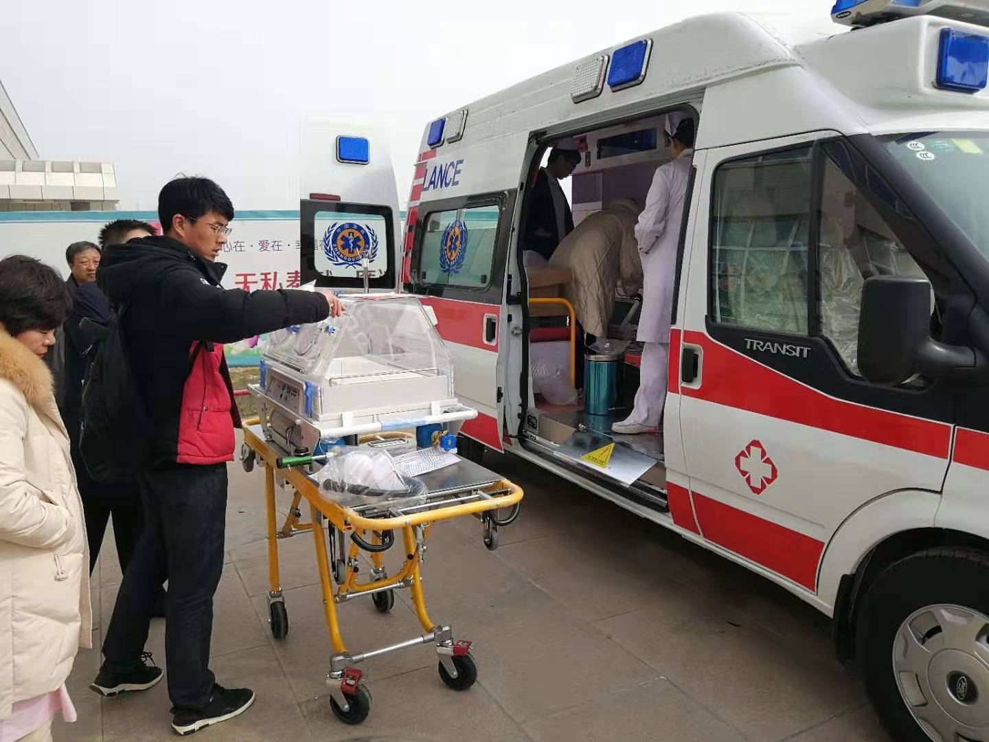 麻栗坡县救护车转院